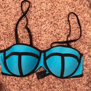 Triangl bikini top